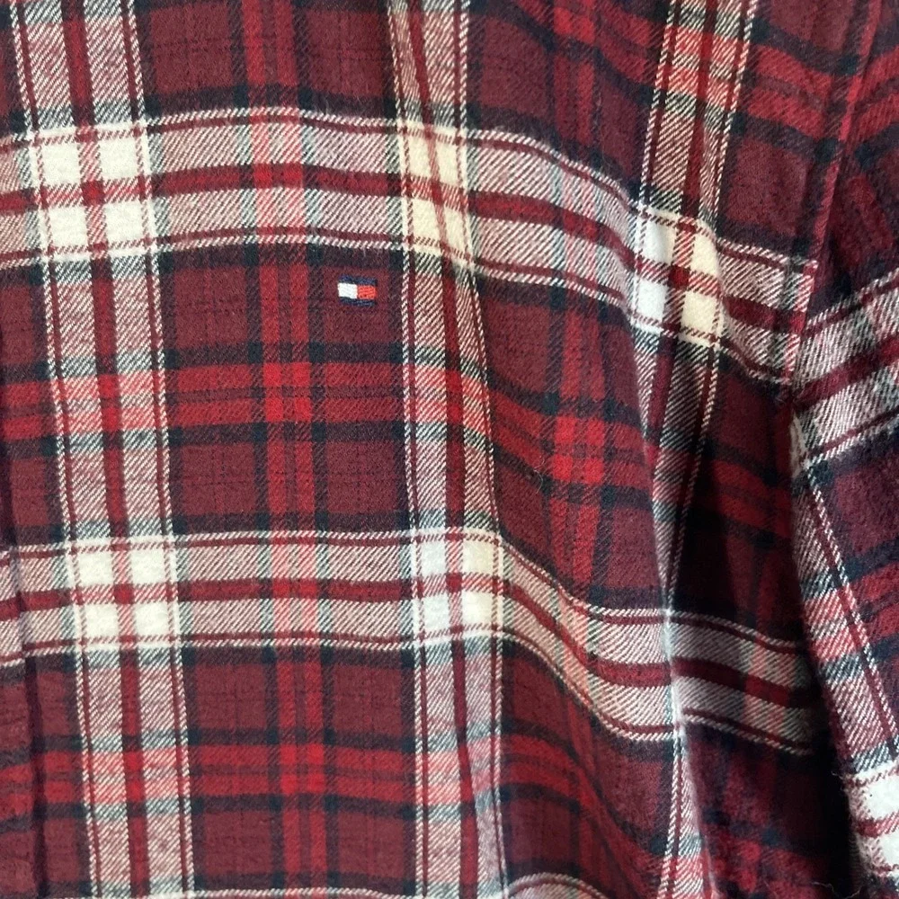 Tommy Hilfiger Men's XL Regular Fit Long Sleeve Flannel Shirt Red White Plaid‎